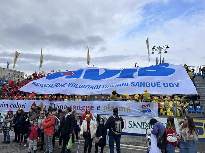 AVIS anima gli spalti del Carnevale di Viareggio